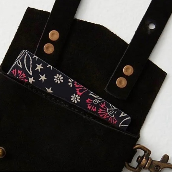 Free people Adorable, Really nice suede card  wallet. - Picture 6 of 7